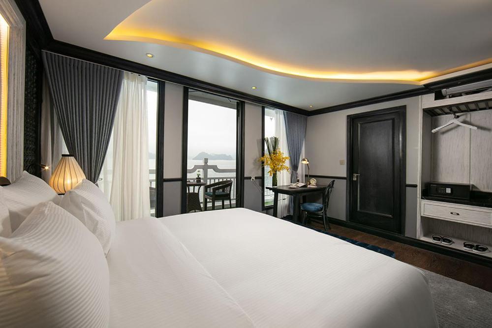 Madeline Cruises Hotel Ha Long Exterior photo